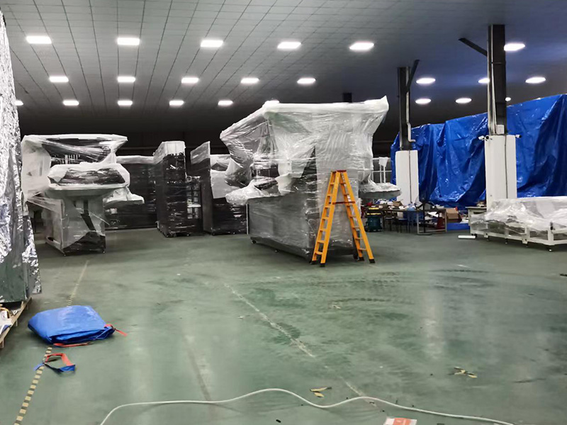 東(dong)莞某公(gong)司重型(xing)真空防(fáng)雨木箱(xiāng)