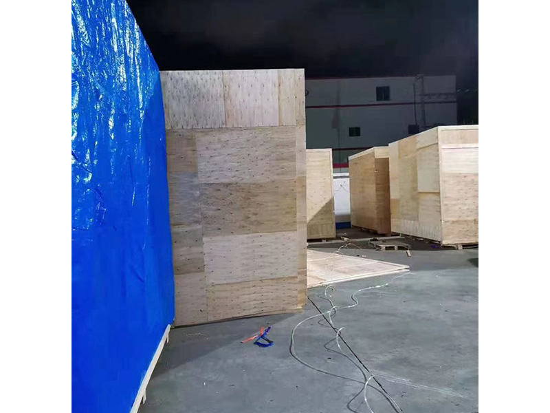 中山某公司(sī)真空防雨木(mu)箱